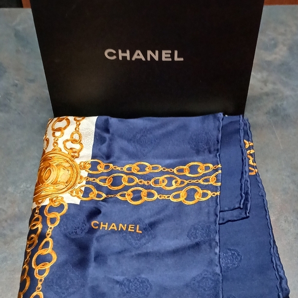Authentic CHANEL Navy/White Coco Mark Gold Chain Pattern Silk Scarf - Picture 15 of 15